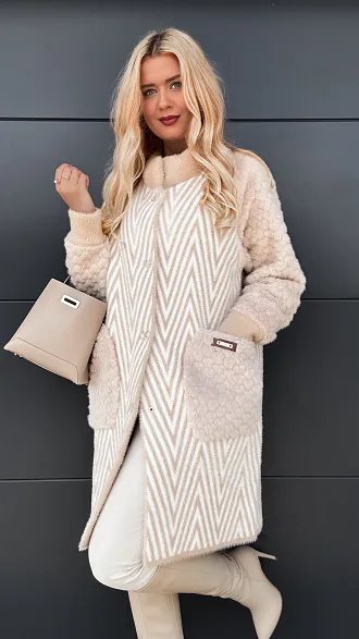 Ciepły elegancki płaszcz ALPAKA w jodełkę ONE SIZE beż - R060