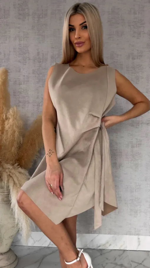 Beżowa sukienka z eko zamszu z wiązaniem ONE SIZE - R435A
