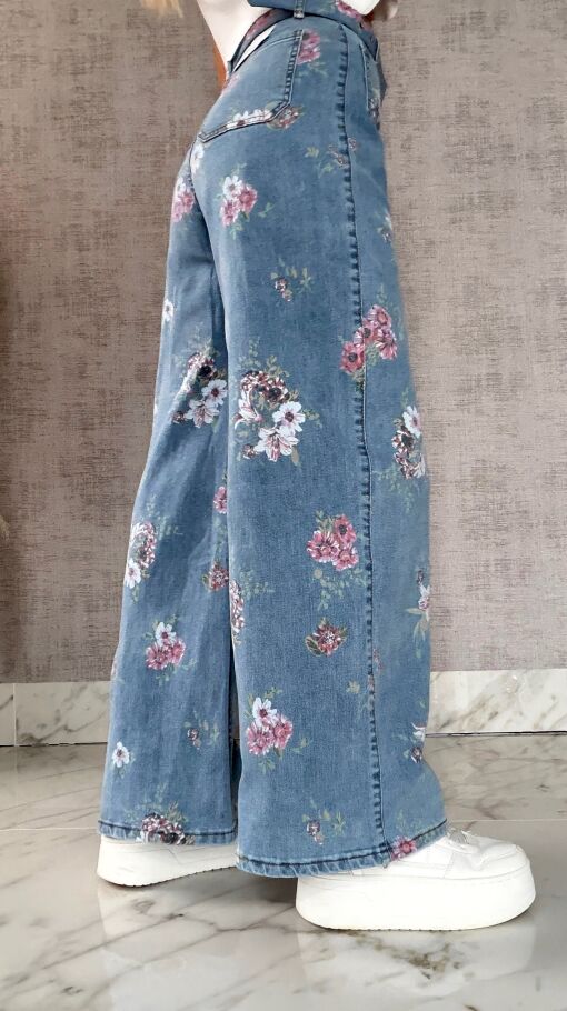 Elastyczne spodnie jeansowe BLUE JEANS w kolorowe kwiaty - R602