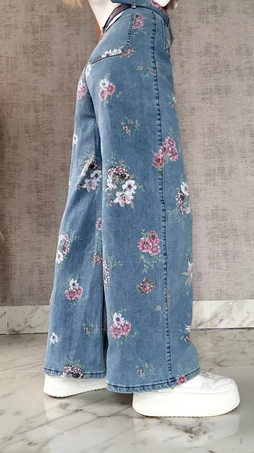 Elastyczne spodnie jeansowe BLUE JEANS w kolorowe kwiaty - R602