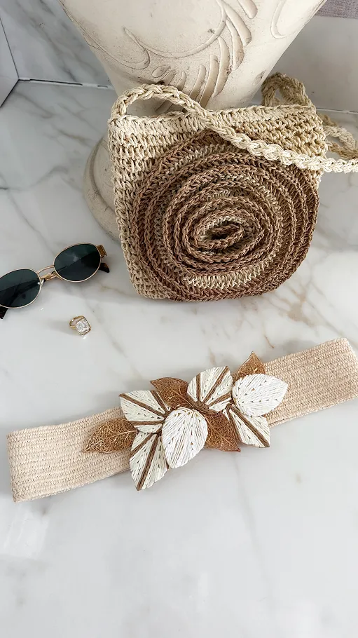 Elastyczny pasek ECRU z pięknym dużym kwiatem w stylu BOHO - P662A