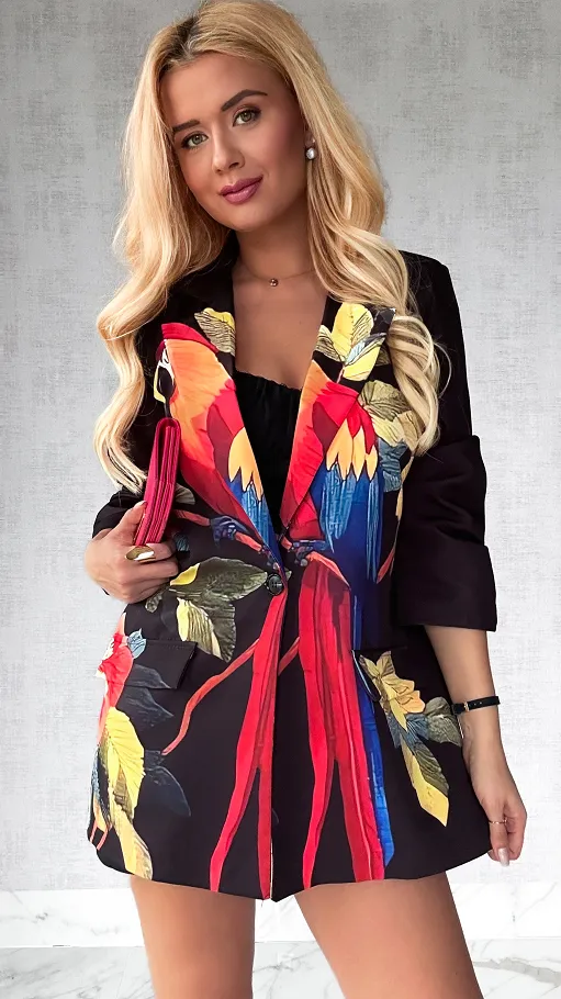 Wiosenna czarna marynarka OVERSIZE z kolorową papugą - P505