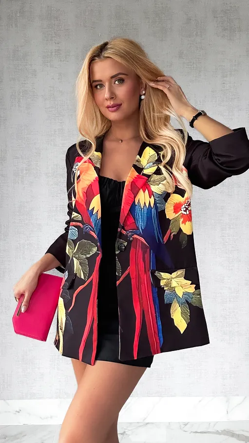 Wiosenna czarna marynarka OVERSIZE z kolorową papugą - P505