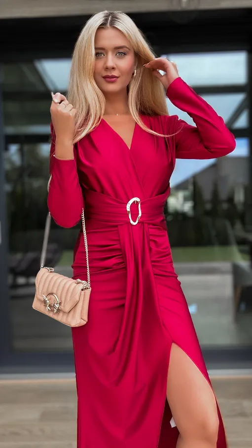 Elegancka długa sukienka z modnym rozcięciem w kolorze WINA - R128C
