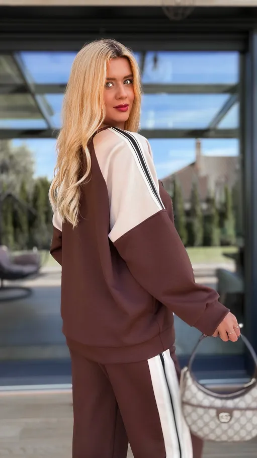 Brązowy komplet dresowy z paskami ONE SIZE - R139A