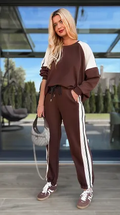Brązowy komplet dresowy z paskami ONE SIZE - R139A