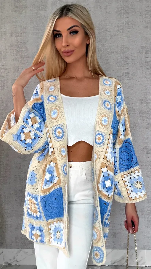 Wiosenna szydełkowa narzutka ONE SIZE niebiesko-beżowa - R645A