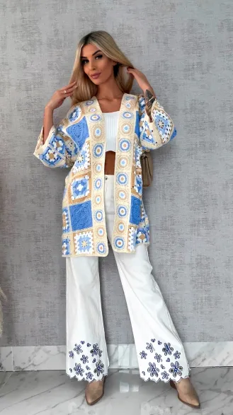 Wiosenna szydełkowa narzutka ONE SIZE niebiesko-beżowa - R645A