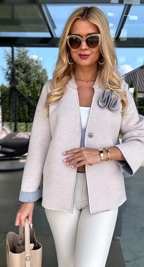 Usztywniany beżowo szary lekki płaszczyk z różą ONE SIZE - N580