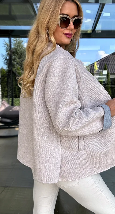 Usztywniany beżowo szary lekki płaszczyk z różą ONE SIZE - N580