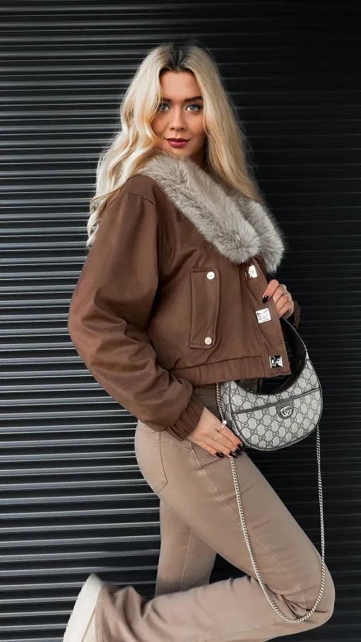 Mięciutka kurtka zamszowa ocieplana futerkiem mleczna CZEKOLADA - R333