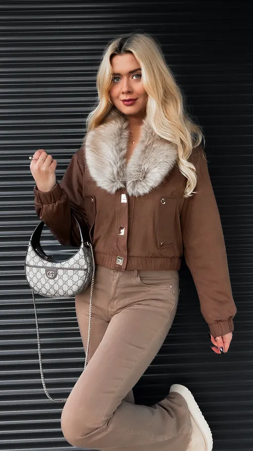 Mięciutka kurtka zamszowa ocieplana futerkiem mleczna CZEKOLADA - R333