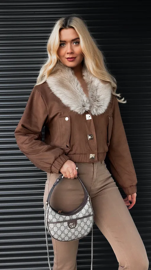 Mięciutka kurtka zamszowa ocieplana futerkiem mleczna CZEKOLADA - R333