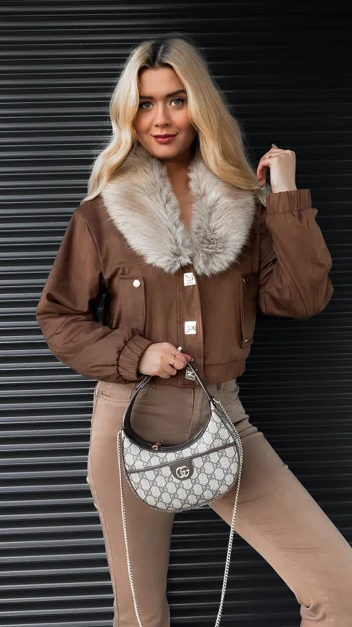 Mięciutka kurtka zamszowa ocieplana futerkiem mleczna CZEKOLADA - R333