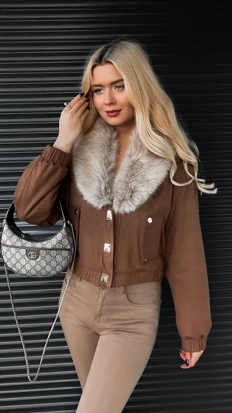 Mięciutka kurtka zamszowa ocieplana futerkiem mleczna CZEKOLADA - R333