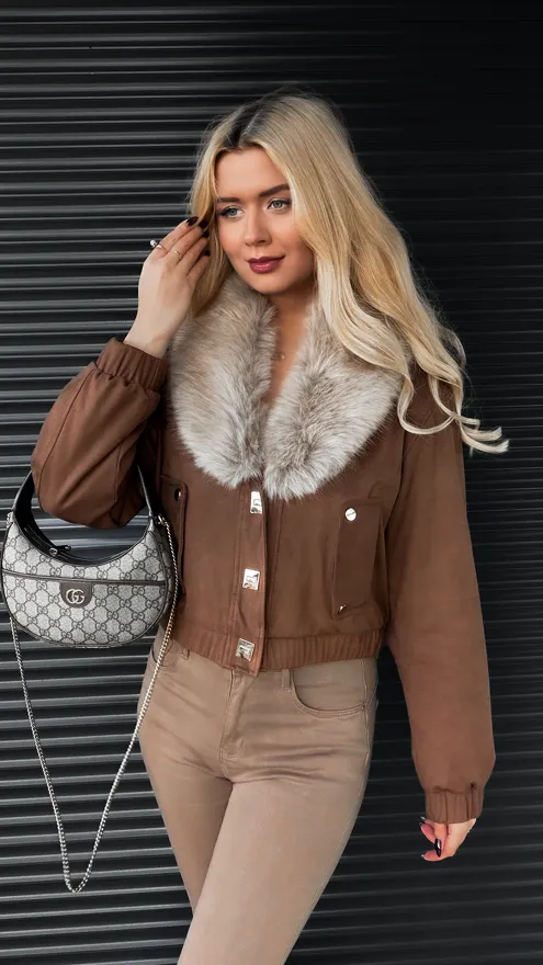 Mięciutka kurtka zamszowa ocieplana futerkiem mleczna CZEKOLADA - R333