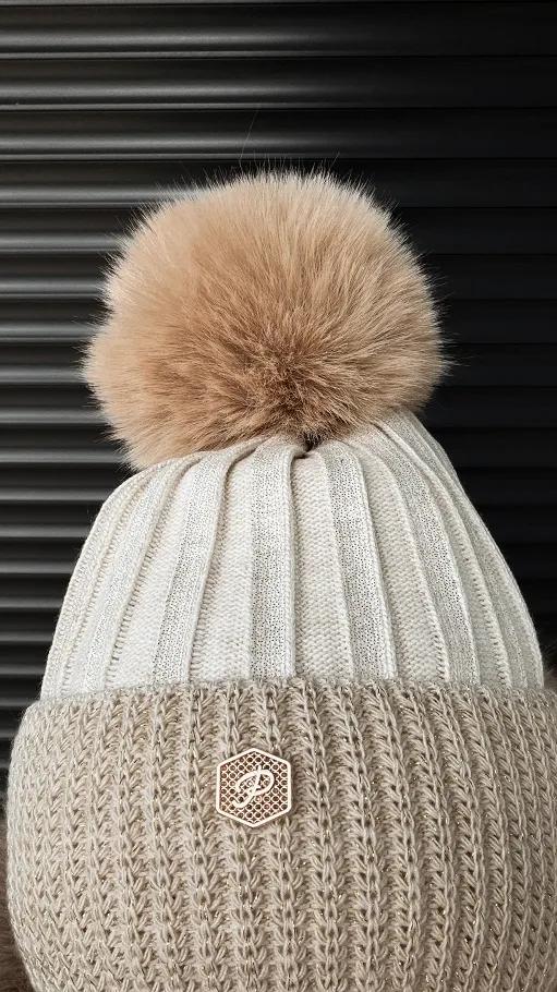 Czapka damska z brokatem ECRU duży pompon produkt polski - R294