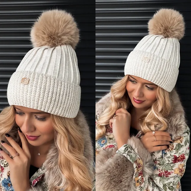 Czapka damska z brokatem ECRU duży pompon produkt polski - R294