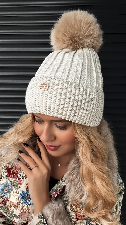 Czapka damska z brokatem ECRU duży pompon produkt polski - R294