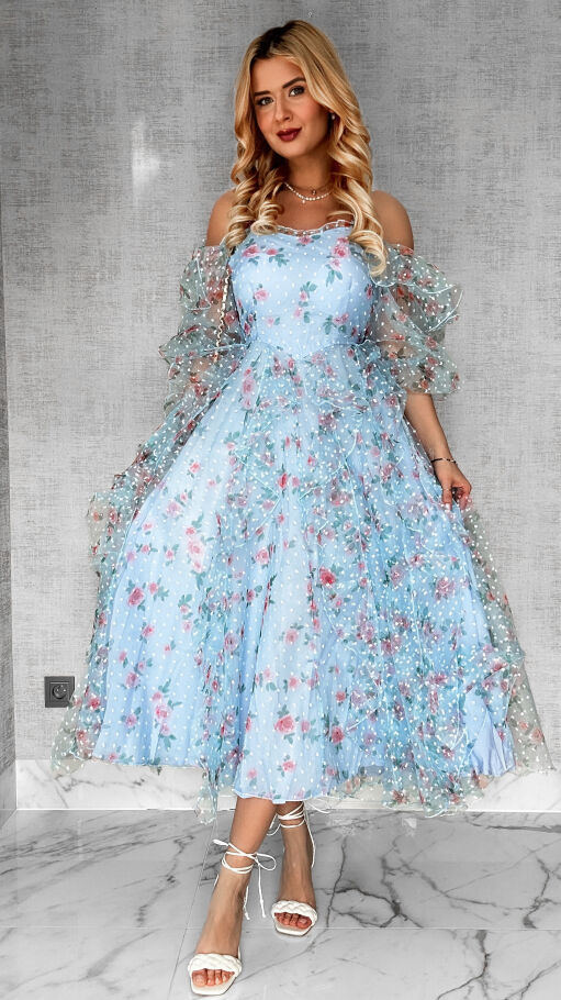 Cudowna niebieska sukienka tiulowa cała w kwiaty - R422A