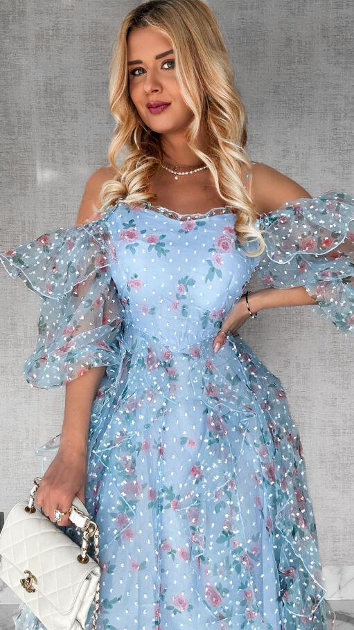 Cudowna niebieska sukienka tiulowa cała w kwiaty - R422A