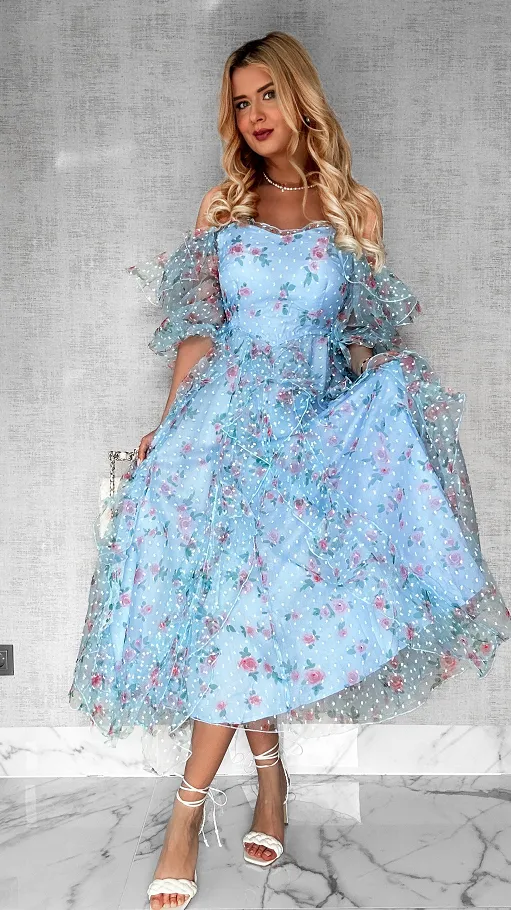 Cudowna niebieska sukienka tiulowa cała w kwiaty - R422A