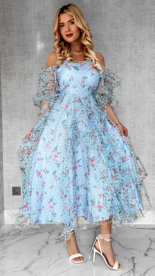 Cudowna niebieska sukienka tiulowa cała w kwiaty - R422A