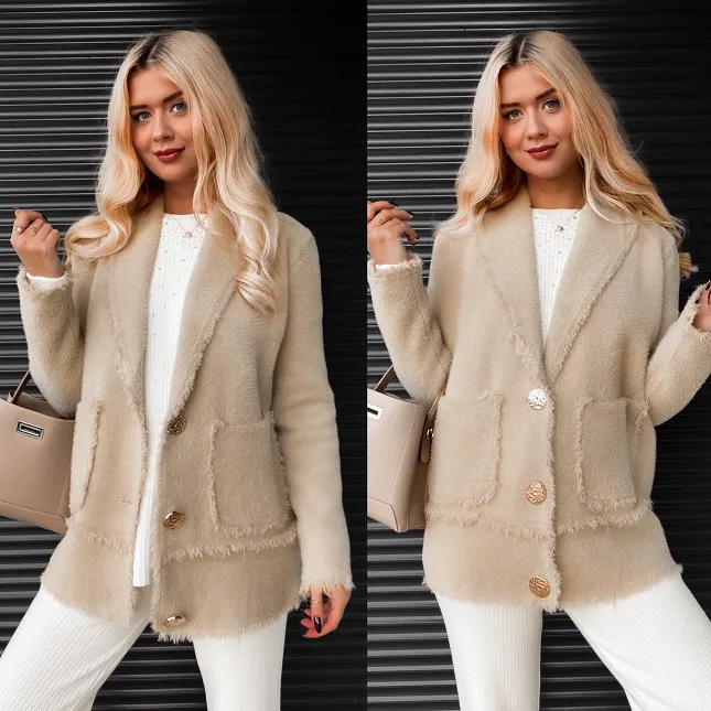 Ciepła BEŻOWA marynarka zapinana na złote duże guziki - R321A