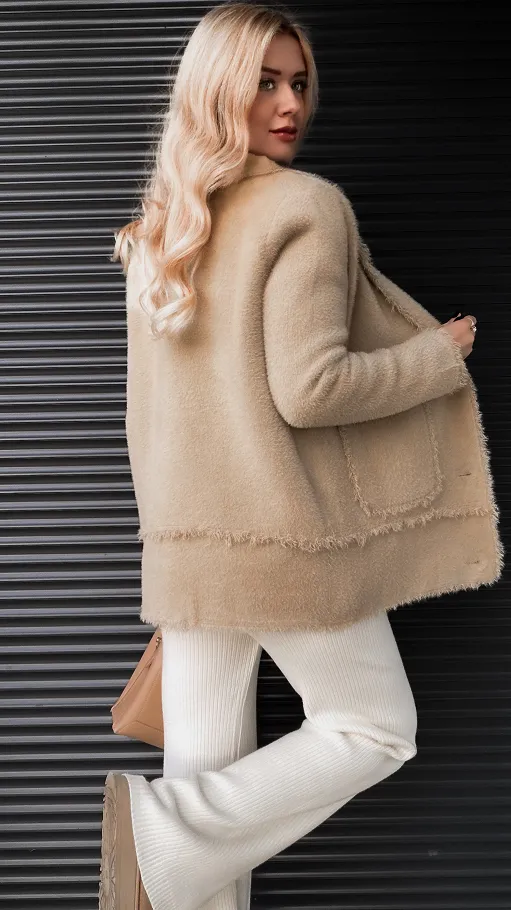 Ciepła BEŻOWA marynarka zapinana na złote duże guziki - R321A