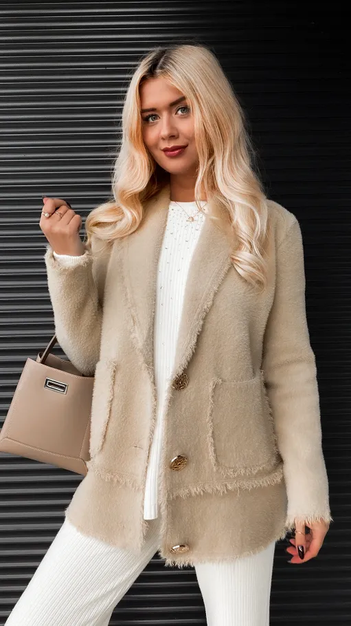 Ciepła BEŻOWA marynarka zapinana na złote duże guziki - R321A