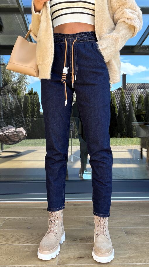 Elastyczne spodnie jeansowe MOM FIT z gumą w pasie - S264
