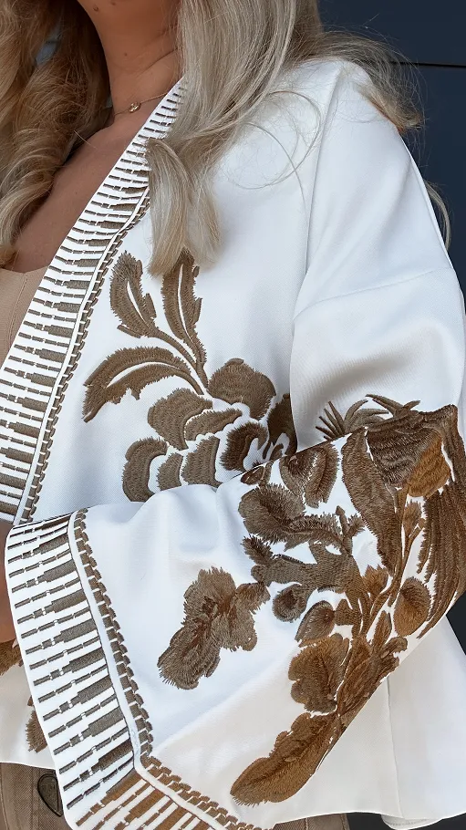 Oryginalna biała marynarka haftowana w stylu KIMONO - P968