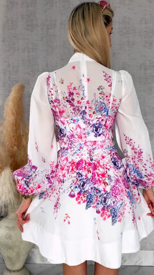 Elegancka wiosenna sukienka w kwiaty z paskiem - R740