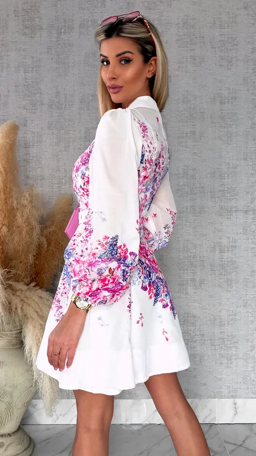 Elegancka wiosenna sukienka w kwiaty z paskiem - R740