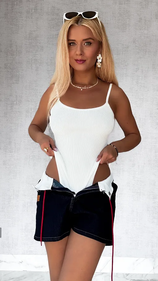 Biała bluzka BODY w prążki na ramiączkach ONE SIZE z wiskozy - P817