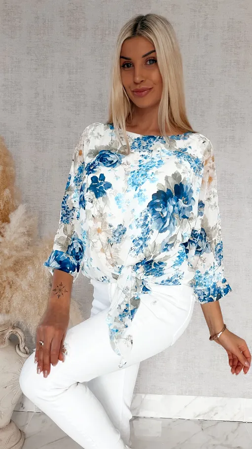 Wiosenna bluzka w niebieskie kwiaty z wiązaniem ONE SIZE - R834