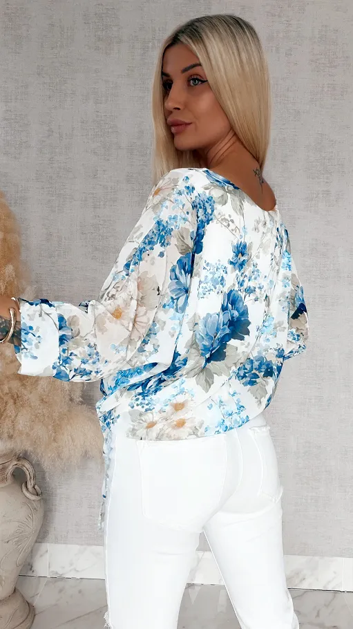 Wiosenna bluzka w niebieskie kwiaty z wiązaniem ONE SIZE - R834