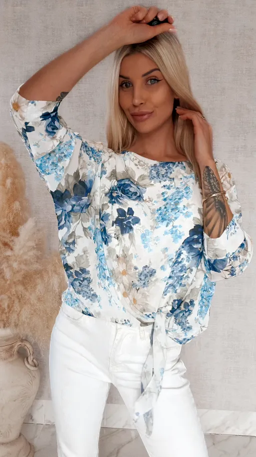 Wiosenna bluzka w niebieskie kwiaty z wiązaniem ONE SIZE - R834