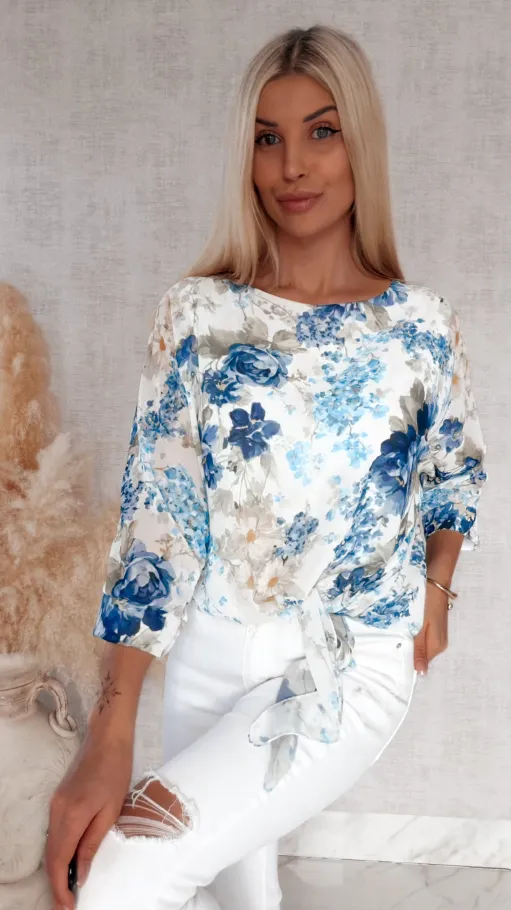 Wiosenna bluzka w niebieskie kwiaty z wiązaniem ONE SIZE - R834