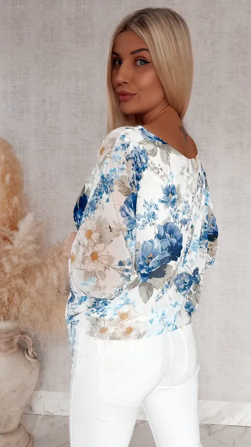 Wiosenna bluzka w niebieskie kwiaty z wiązaniem ONE SIZE - R834