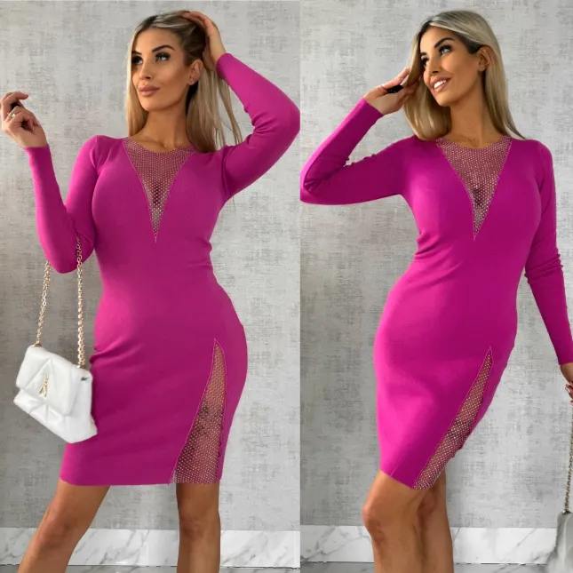 Dopasowana dzianinowa sukienka z ozdobną siateczką FUKSJA wiskoza - R536