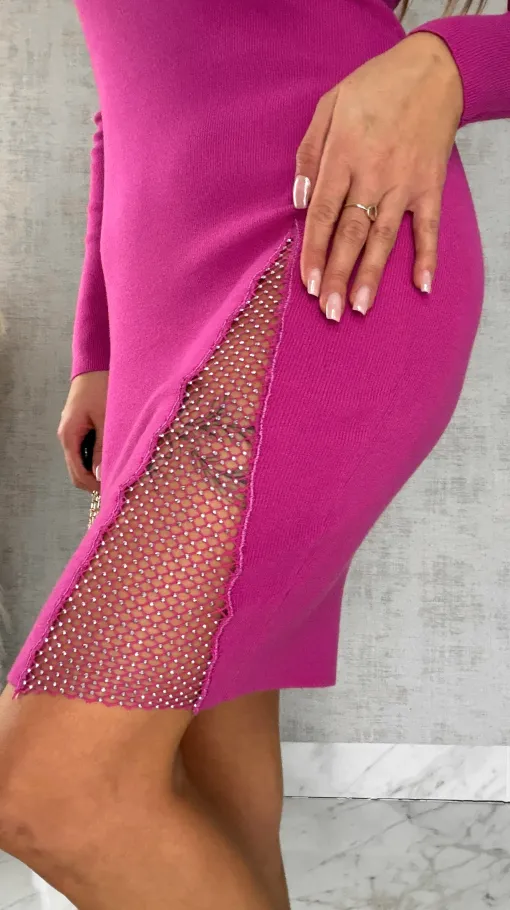 Dopasowana dzianinowa sukienka z ozdobną siateczką FUKSJA wiskoza - R536