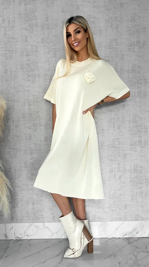 Luźna dzianinowa sukienka oversize z różą MASEŁKOWA - R443A