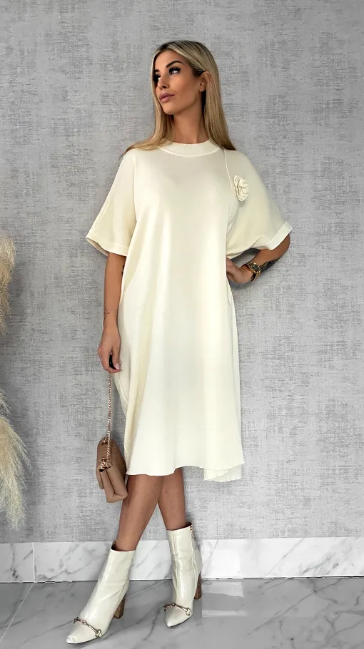 Luźna dzianinowa sukienka oversize z różą MASEŁKOWA - R443A