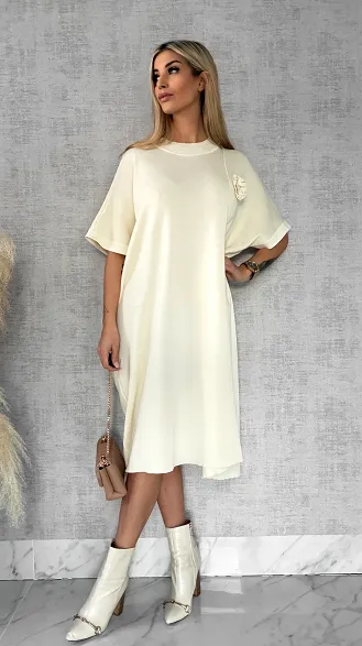 Luźna dzianinowa sukienka oversize z różą MASEŁKOWA - R443A