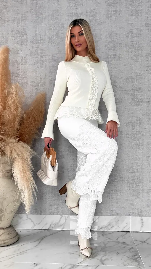 Super dzianinowe spodnie z koronkowymi nogawkami BIAŁE - R728A