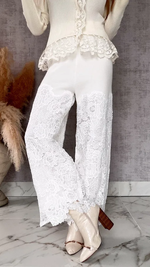 Super dzianinowe spodnie z koronkowymi nogawkami BIAŁE - R728A