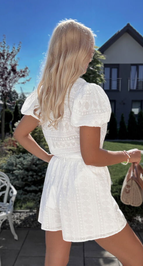 Biały letni BAWEŁNIANY komplet bluzka zapinana na mini guziki + spodenki z gumką - N453