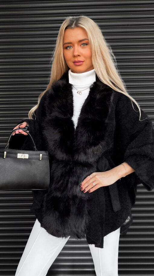 Oryginalne czarne ponczo w stylu ALPAKI z futerkiem ONE SIZE - S534