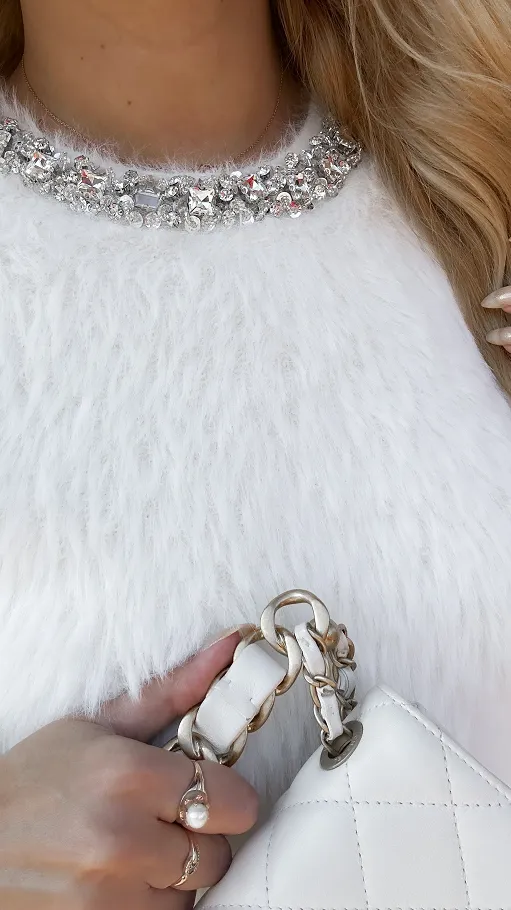 Elegancki biały sweter FLUFFY one size - R085A